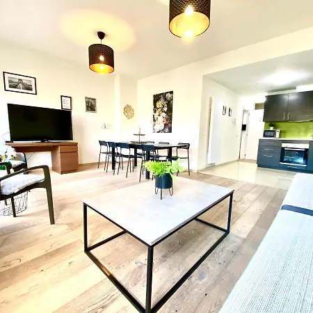 Brial 2 Bedrooms, Apartamento *